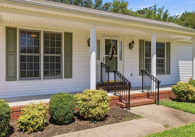 Photo 2 of Sale Pending at 52 Cambridge Dr, Murray, KY 42071 | MLS# 26022672 | Listing updated on 2026-09-05