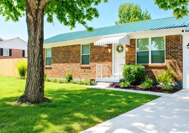 Photo 1 of Single family home for sale at 1901 Lovers Ln, Paris, KY 40361 | MLS# 26022641 | Listing updated on 2026-09-21