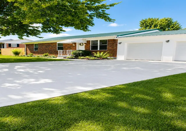 Photo 3 of Single family home for sale at 1901 Lovers Ln, Paris, KY 40361 | MLS# 26022641 | Listing updated on 2026-09-21