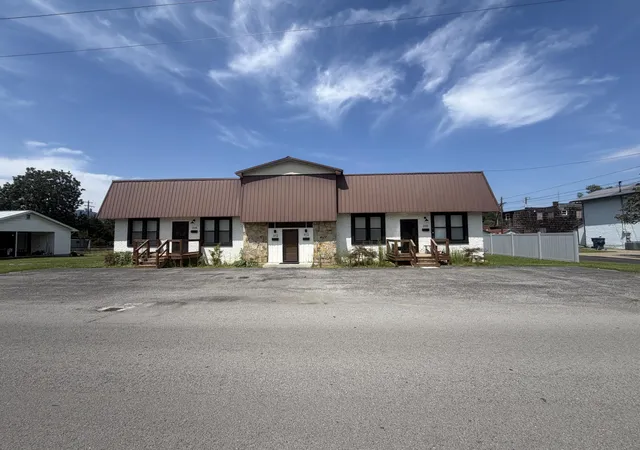Photo 10 of Multi family home for sale at 312 W Chester Ave, Middlesboro, KY 40965 | MLS# 26022575 | Listing updated on 2026-08-19