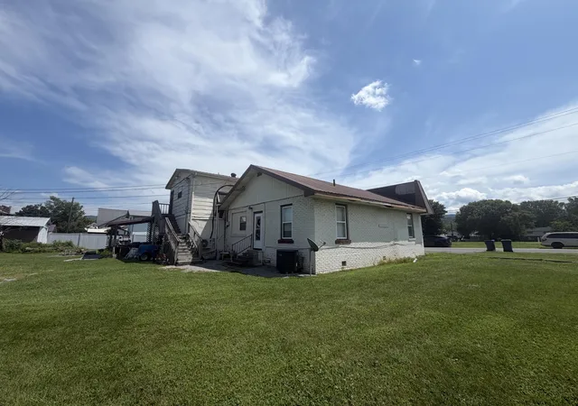 Photo 4 of House for sale at 312 W Chester Ave, Middlesboro, KY 40965 | MLS# 26022575 | Listing updated on 2026-08-19