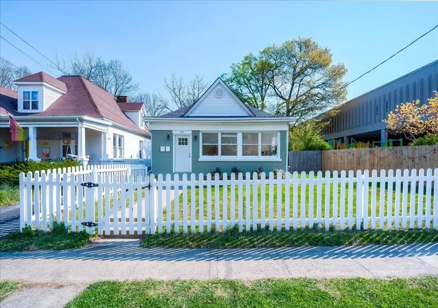 Photo 2 of Single family home for sale at 729 Hambrick Ave, Lexington, KY 40508 | MLS# 26022573 | Listing updated on 2026-09-07