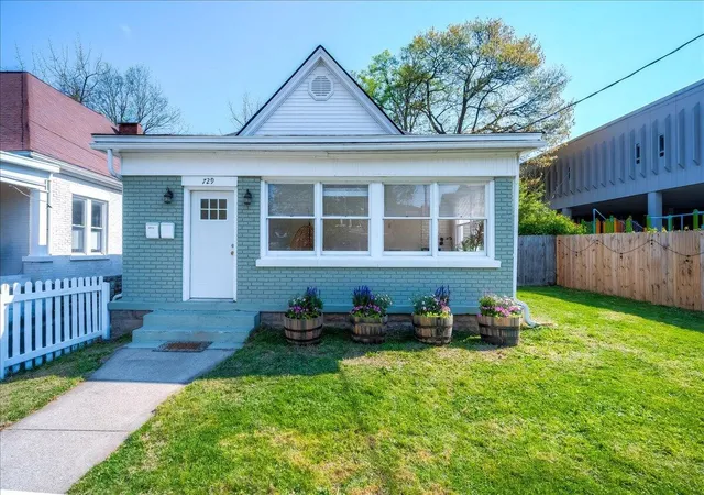 Photo 3 of Single family home for sale at 729 Hambrick Ave, Lexington, KY 40508 | MLS# 26022573 | Listing updated on 2026-09-07