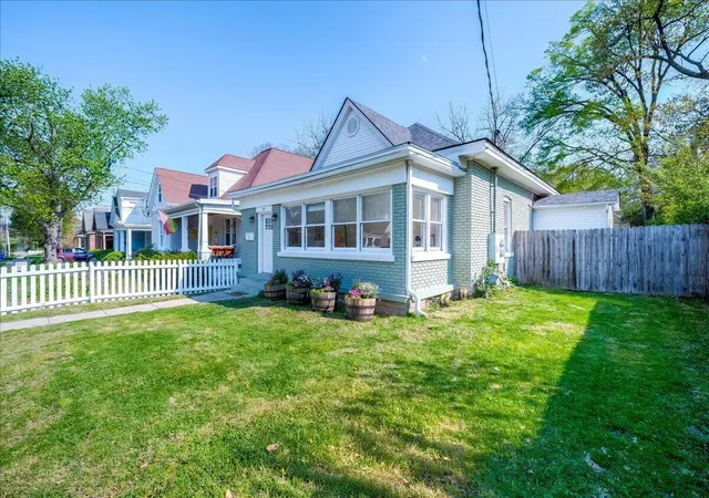 Photo 4 of Single family home for sale at 729 Hambrick Ave, Lexington, KY 40508 | MLS# 26022573 | Listing updated on 2026-09-07