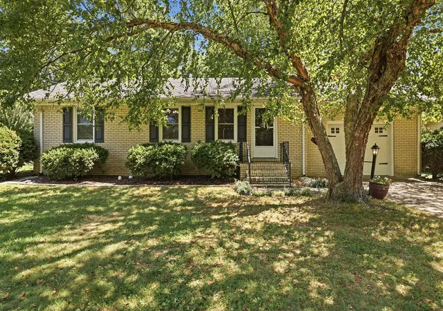 Photo 1 of Single family home for sale at 517 Shady Ln, Murray, KY 42071 | MLS# 26022699 | Listing updated on 2026-09-12