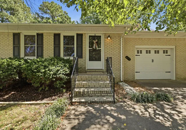 Photo 2 of Single family home for sale at 517 Shady Ln, Murray, KY 42071 | MLS# 26022699 | Listing updated on 2026-09-12
