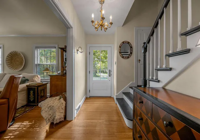 Photo 3 of Sale Pending at 160 Romany Rd, Lexington, KY 40502 | MLS# 26022628 | Listing updated on 2026-08-23