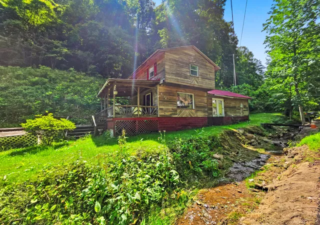 Photo 2 of Single family home for sale at 6728 Straight Holw Rd, Pinsonfork, KY 41555 | MLS# 26022588 | Listing updated on 2026-09-04