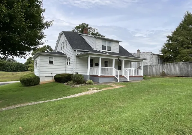 Photo 2 of Sale Pending at 101 Wilson St, Somerset, KY 42503 | MLS# 26022603 | Listing updated on 2026-09-08
