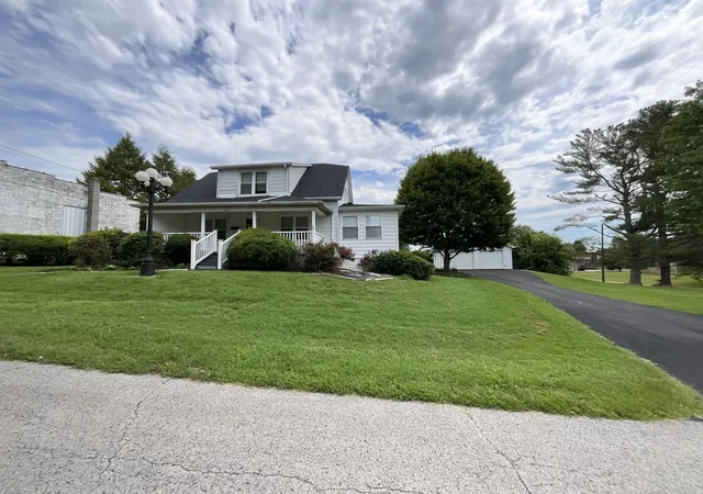 Photo 3 of Sale Pending at 101 Wilson St, Somerset, KY 42503 | MLS# 26022603 | Listing updated on 2026-09-08