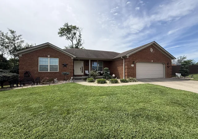 Single family home for sale at 144 Oak Meadow Dr, Berea, KY 40403 | MLS# 26022720