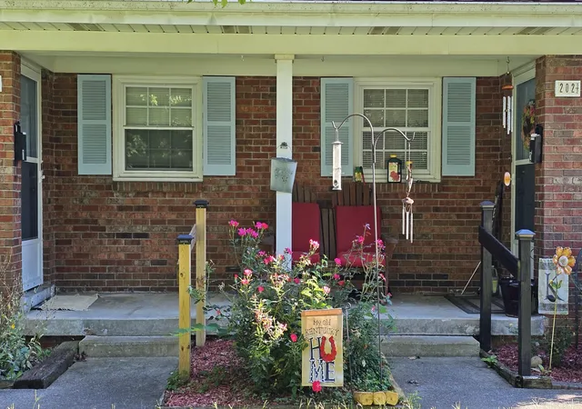 Listing Photo 4 - Condo for sale in building located at 202-202 1/2 Pocahontas Trl, Georgetown, KY 40324