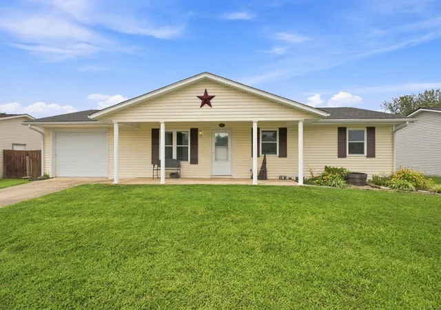 Photo 2 of Sale Pending at 117 S Leawood Dr, Cynthiana, KY 41031 | MLS# 26022686 | Listing updated on 2026-08-28