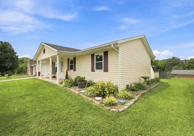 Photo 4 of Sale Pending at 117 S Leawood Dr, Cynthiana, KY 41031 | MLS# 26022686 | Listing updated on 2026-08-28