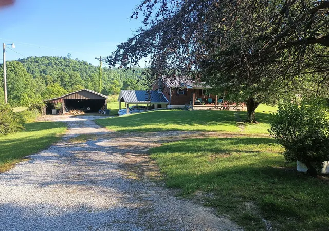 Photo 1 of Single family home for sale at 620 Henson Crk Rd, Liberty, KY 42539 | MLS# 26022610 | Listing updated on 2026-09-10