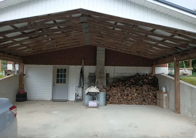 Photo 3 of Single family home for sale at 620 Henson Crk Rd, Liberty, KY 42539 | MLS# 26022610 | Listing updated on 2026-09-10