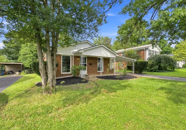 Photo 2 of Single family home for sale at 1907 Port Royal Ct, Lexington, KY 40504 | MLS# 26022619 | Listing updated on 2026-10-13