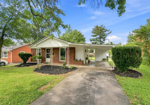 Photo 3 of Single family home for sale at 1907 Port Royal Ct, Lexington, KY 40504 | MLS# 26022619 | Listing updated on 2026-10-13