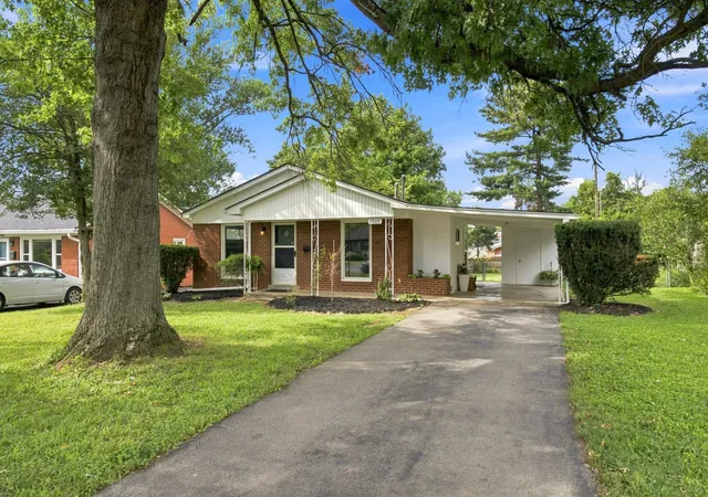 Photo 4 of Single family home for sale at 1907 Port Royal Ct, Lexington, KY 40504 | MLS# 26022619 | Listing updated on 2026-10-13