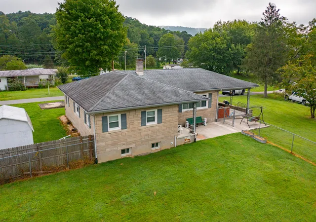 Photo 1 of Single family home for sale at 43 Wilson Ln, London, KY 40744 | MLS# 26022624 | Listing updated on 2026-08-27
