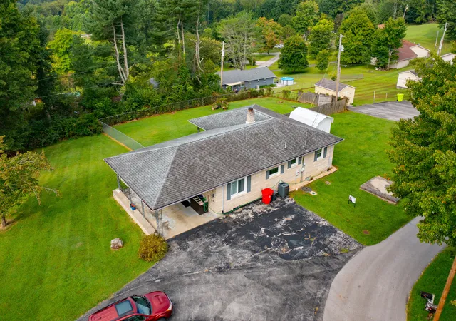 Photo 3 of Single family home for sale at 43 Wilson Ln, London, KY 40744 | MLS# 26022624 | Listing updated on 2026-08-27