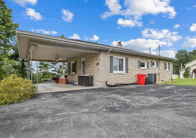 Photo 3 of Single family home for sale at 43 Wilson Ln, London, KY 40744 | MLS# 26022624 | Listing updated on 2026-08-27