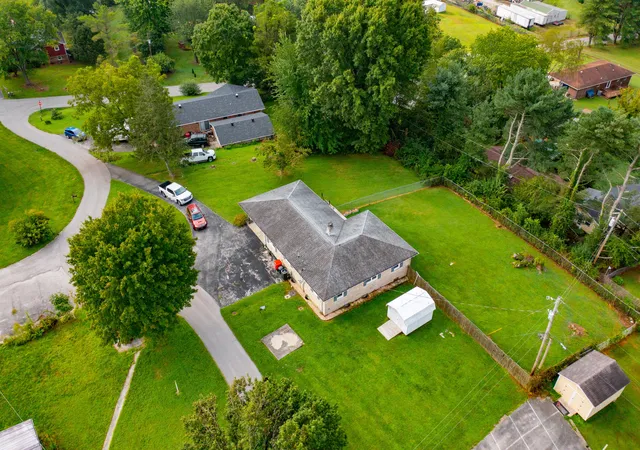 Photo 4 of Single family home for sale at 43 Wilson Ln, London, KY 40744 | MLS# 26022624 | Listing updated on 2026-08-27