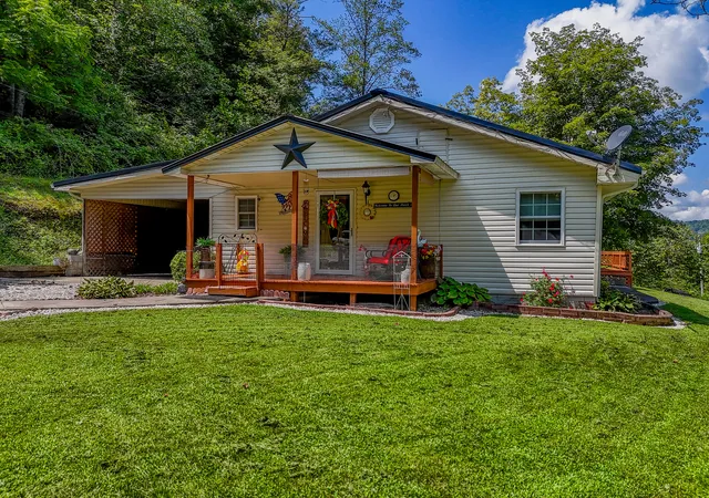 Photo 3 of Single family home for sale at 224 Mays Rd, Sandy Hook, KY 41171 | MLS# 26022694 | Listing updated on 2026-09-11