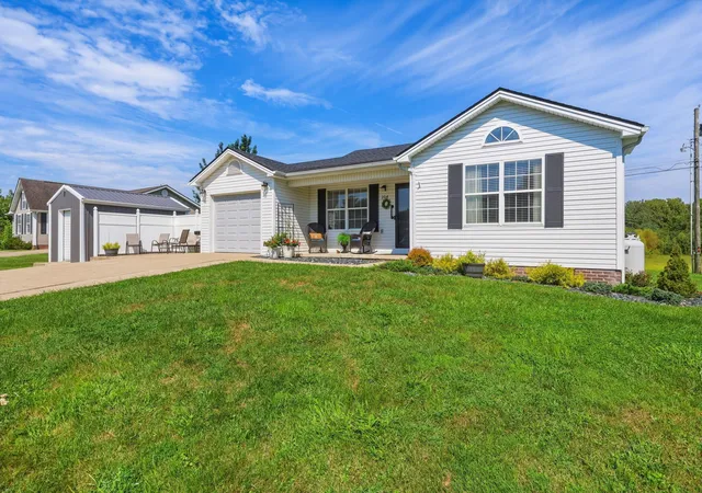 Photo 2 of Sale Pending at 204 Beechwood Dr, Berea, KY 40403 | MLS# 26023522 | Listing updated on 2026-09-07