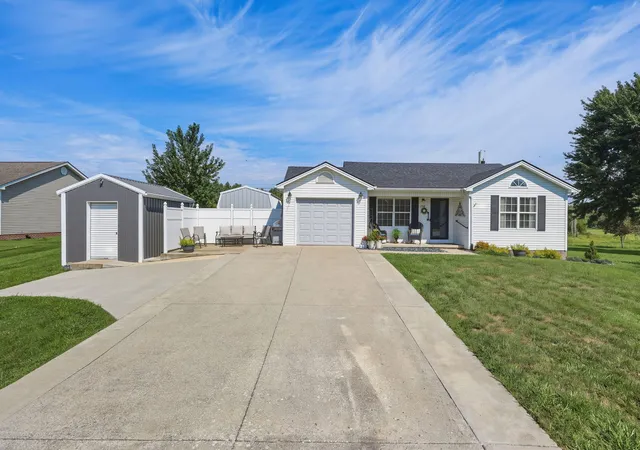 Photo 3 of Sale Pending at 204 Beechwood Dr, Berea, KY 40403 | MLS# 26023522 | Listing updated on 2026-09-07