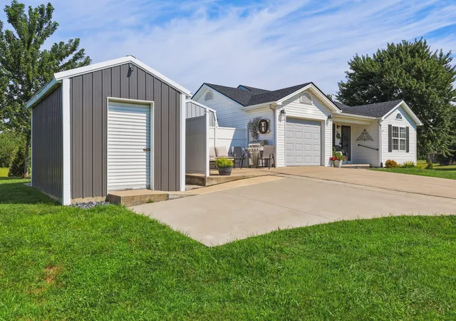Photo 4 of Sale Pending at 204 Beechwood Dr, Berea, KY 40403 | MLS# 26023522 | Listing updated on 2026-09-07