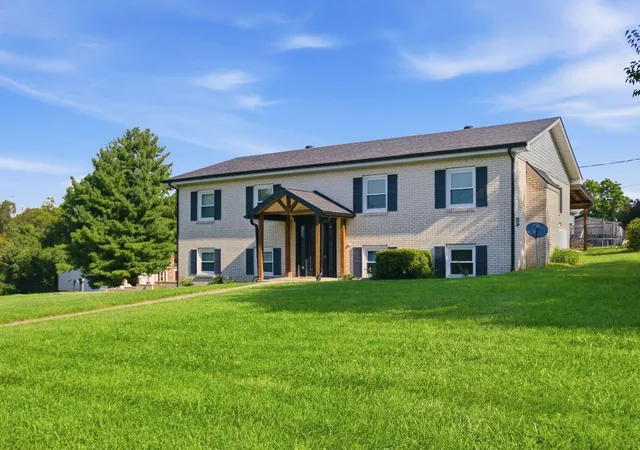 Photo 1 of Sale Pending at 8 Parke Dr, Richmond, KY 40475 | MLS# 26022673 | Listing updated on 2026-10-27