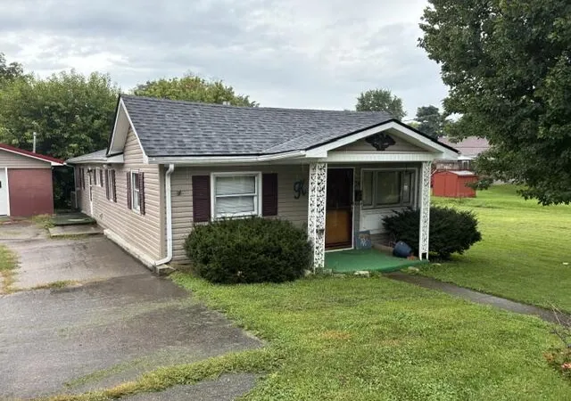 Photo 2 of Single family home for sale at 24 Spring St, Winchester, KY 40391 | MLS# 26022678 | Listing updated on 2026-08-20