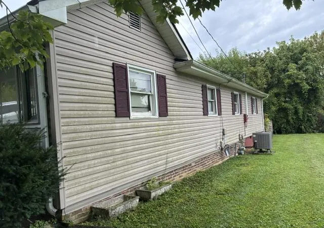 Photo 3 of Single family home for sale at 24 Spring St, Winchester, KY 40391 | MLS# 26022678 | Listing updated on 2026-09-21
