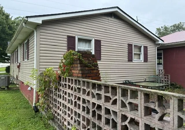 Photo 3 of Single family home for sale at 24 Spring St, Winchester, KY 40391 | MLS# 26022678 | Listing updated on 2026-09-21
