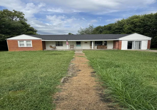 Photo 1 of Sale Pending at 4525 Hustonville Rd, Danville, KY 40422 | MLS# 26022680 | Listing updated on 2026-08-24