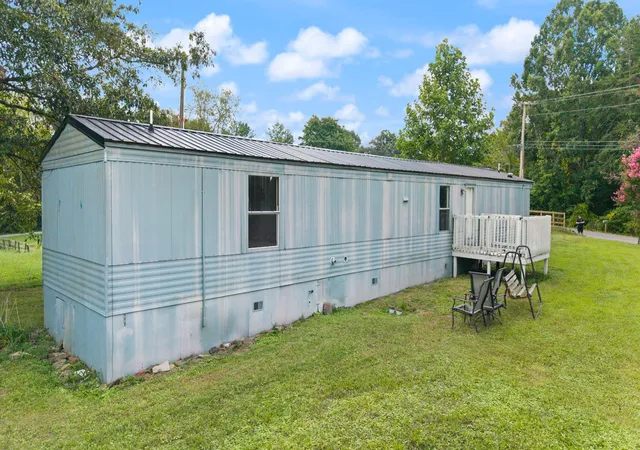 Photo 3 of Single family home for sale at 270 Hensley Rd, East Bernstadt, KY 40729 | MLS# 26022762 | Listing updated on 2026-09-22