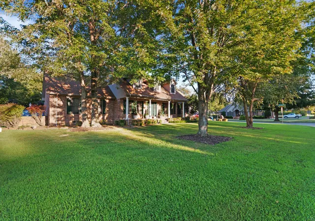 Photo 3 of Single family home for sale at 330 Stonecreek Pl, Paducah, KY 42003 | MLS# 26022704 | Listing updated on 2026-09-12
