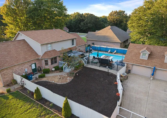Photo 3 of Single family home for sale at 330 Stonecreek Pl, Paducah, KY 42003 | MLS# 26022704 | Listing updated on 2026-09-12