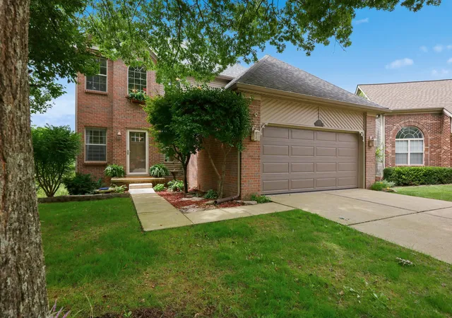 Photo 3 of Sale Pending at 213 Twin Shrs Ct, Lexington, KY 40515 | MLS# 26022728 | Listing updated on 2026-09-02
