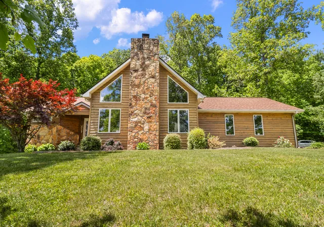 Photo 1 of Single family home for sale at 6330 W Laurel Rd, London, KY 40741 | MLS# 26022709 | Listing updated on 2026-09-04