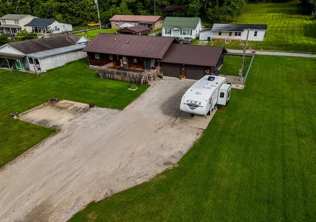 Photo 3 of Sale Pending at 924 Piedmont St, Morehead, KY 40351 | MLS# 26022907 | Listing updated on 2026-08-28