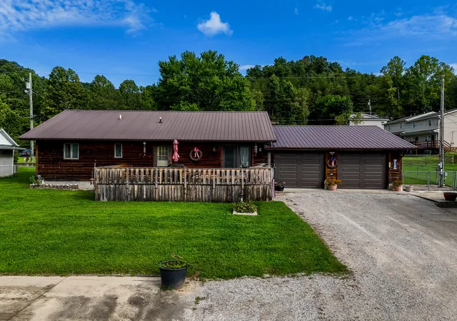 Photo 3 of Sale Pending at 924 Piedmont St, Morehead, KY 40351 | MLS# 26022907 | Listing updated on 2026-08-28