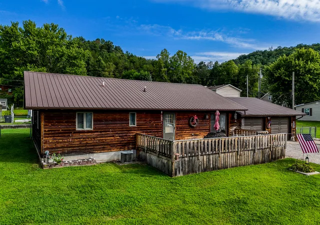 Photo 4 of Sale Pending at 924 Piedmont St, Morehead, KY 40351 | MLS# 26022907 | Listing updated on 2026-08-28