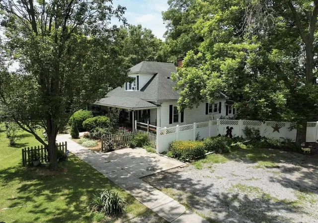 Photo 3 of Single family home for sale at 274 Brayboy Hadley, Cadiz, KY 42211 | MLS# 26022876 | Listing updated on 2026-09-04