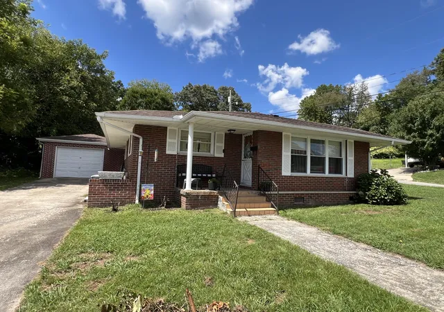 Photo 1 of Single family home for sale at 1500 S Elm St, Corbin, KY 40701 | MLS# 26022981 | Listing updated on 2026-10-03