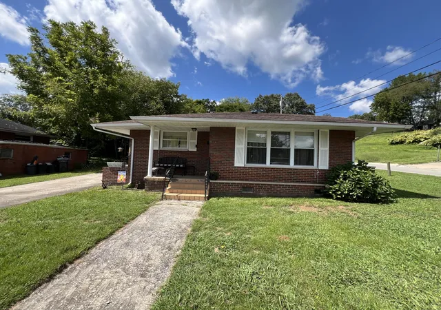 Photo 3 of Single family home for sale at 1500 S Elm St, Corbin, KY 40701 | MLS# 26022981 | Listing updated on 2026-10-03