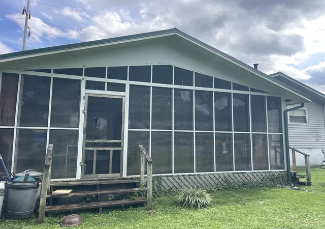 Photo 2 of Single family home for sale at 1102 W Chester Ave, Middlesboro, KY 40965 | MLS# 26022803 | Listing updated on 2026-08-22