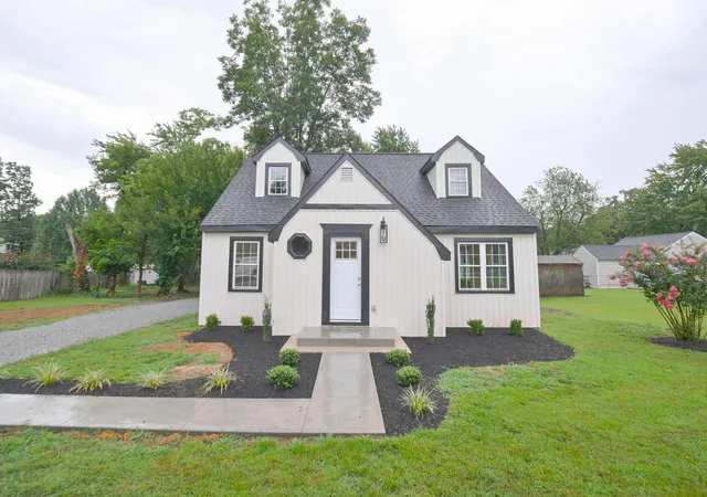 Photo 1 of Single family home for sale at 2220 Shawnee Ln, Paducah, KY 42001 | MLS# 26023065 | Listing updated on 2026-09-14