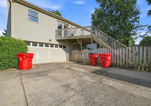 Photo 2 of Sale Pending at 105 Weslyn Wy, Nicholasville, KY 40356 | MLS# 26023272 | Listing updated on 2026-08-31